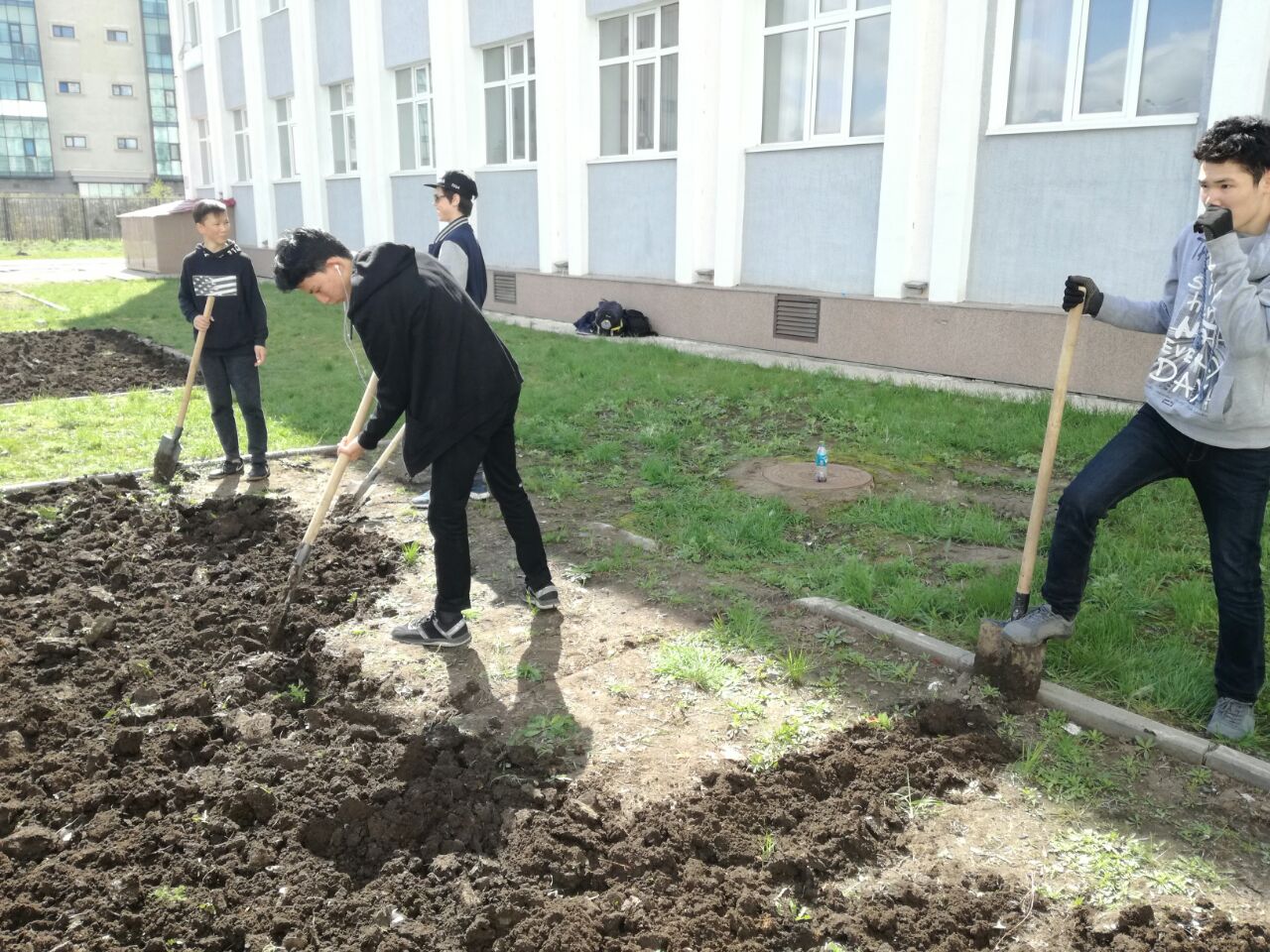 Приняли участие в субботнике